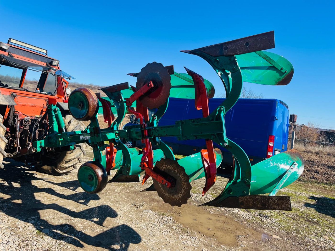 Plug cu 4 trupite Regent, cu roata, 70 inaltime de la sol — utilaj agricol de vanzare