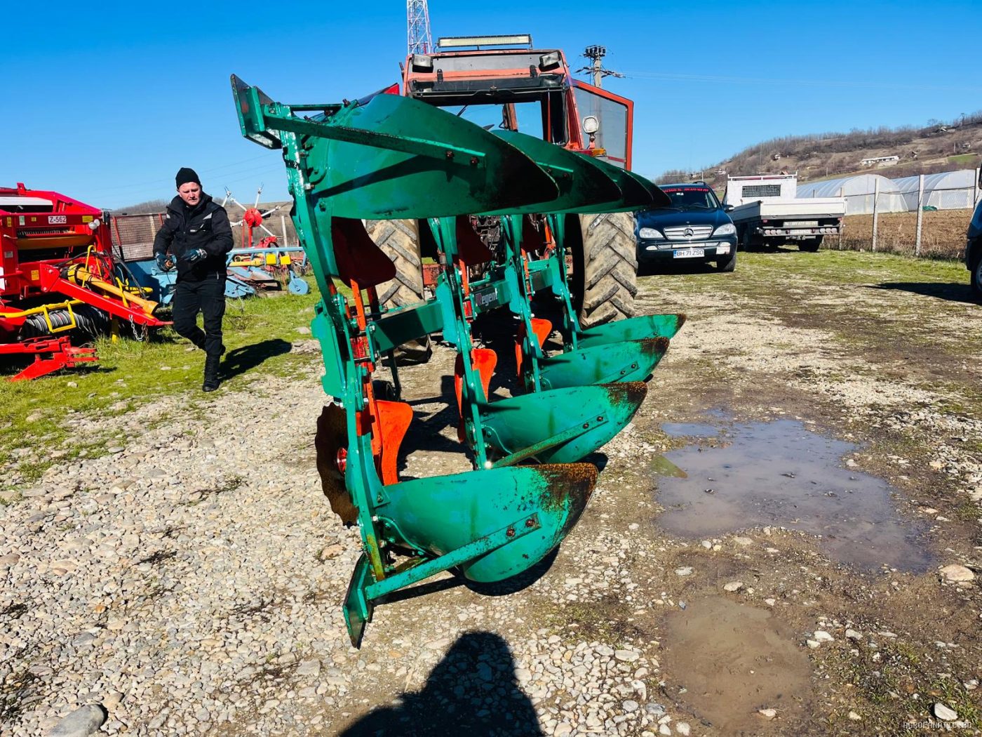 Plug cu 4 trupite Regent, cu roata, 70 inaltime de la sol — utilaj agricol de vanzare
