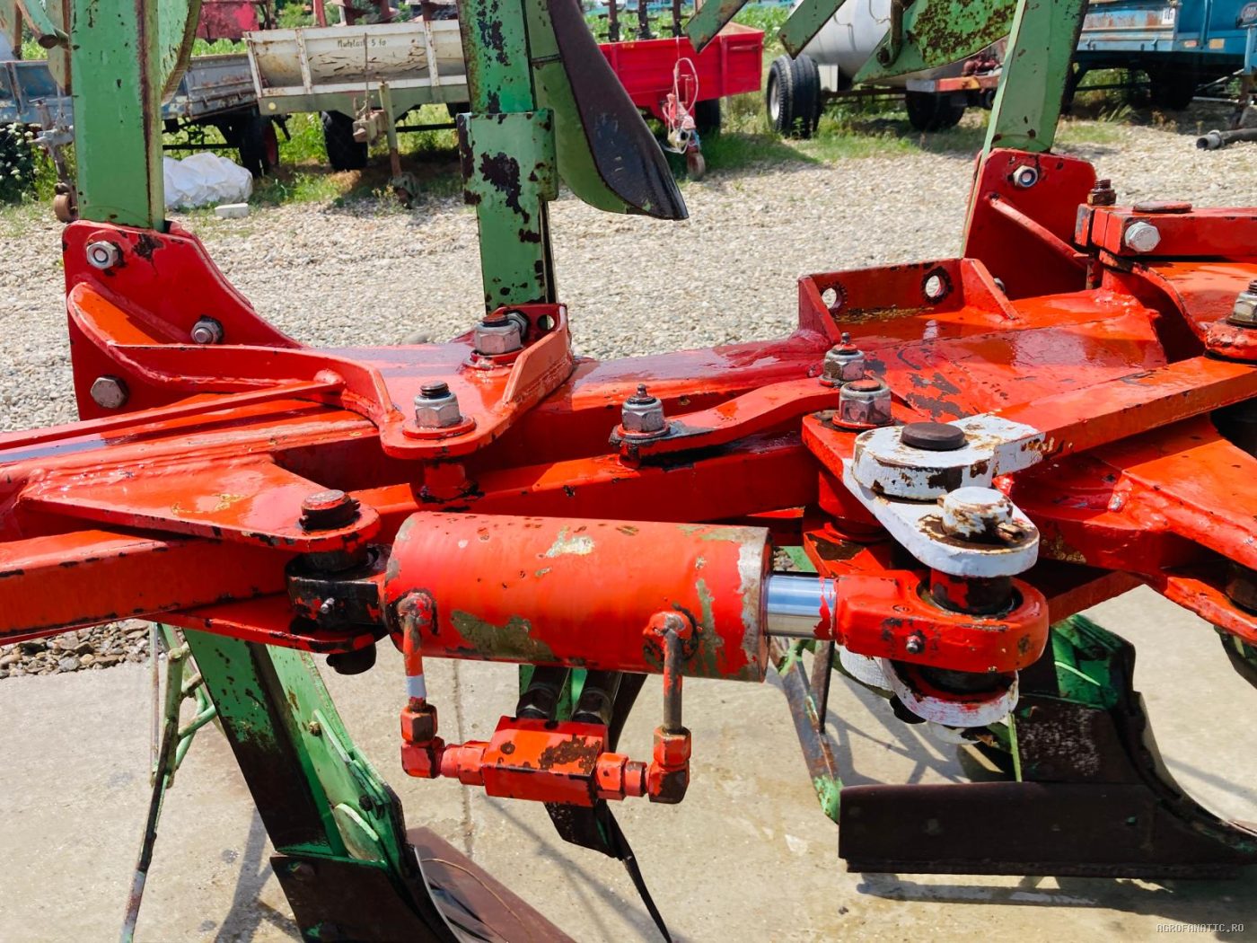 Plug reversibil hidraulic cu 2 furtune, 4 cormane tip platbanda Screiber — utilaj agricol de vanzare