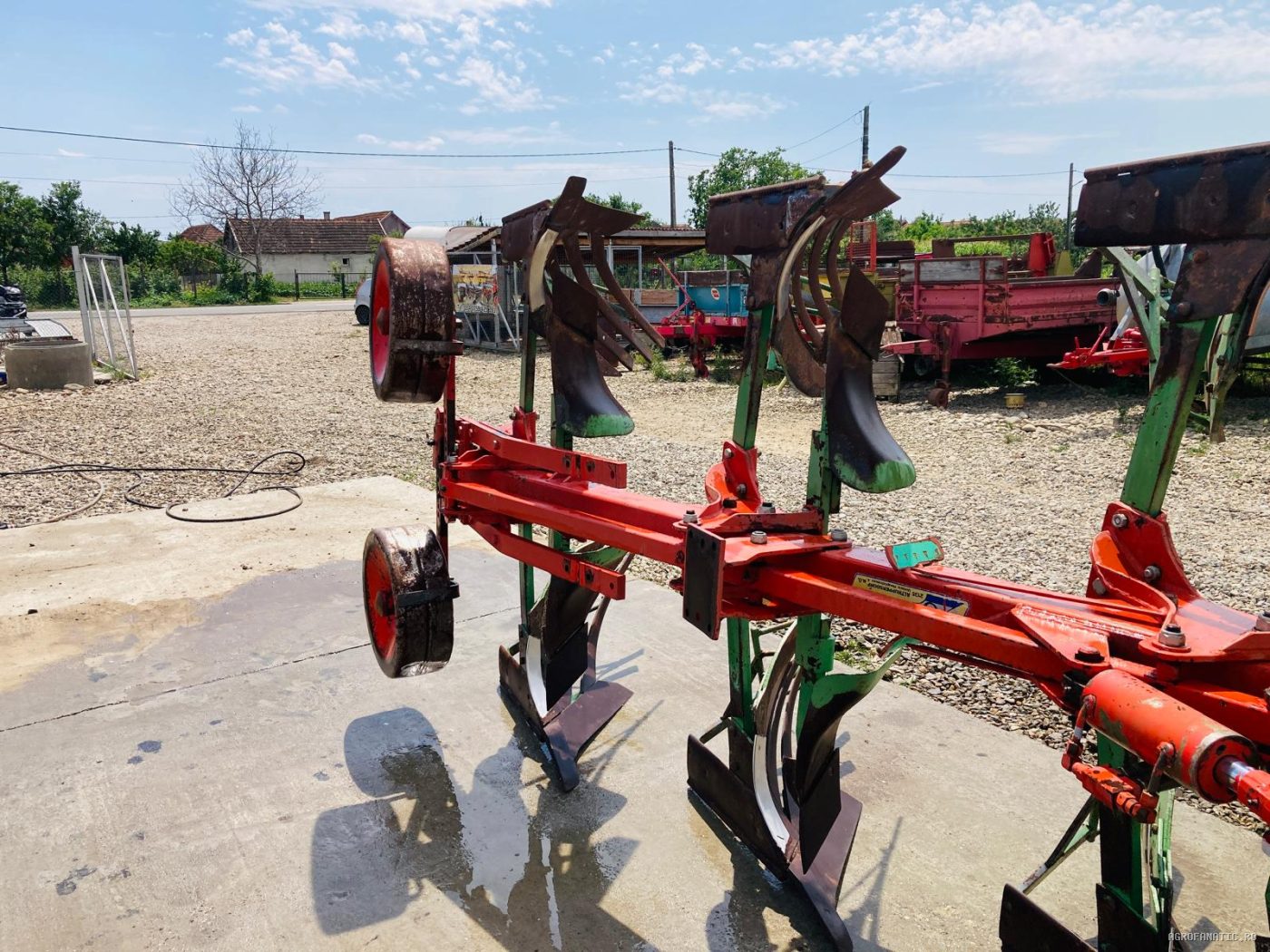 Plug reversibil hidraulic cu 2 furtune, 4 cormane tip platbanda Screiber — utilaj agricol de vanzare
