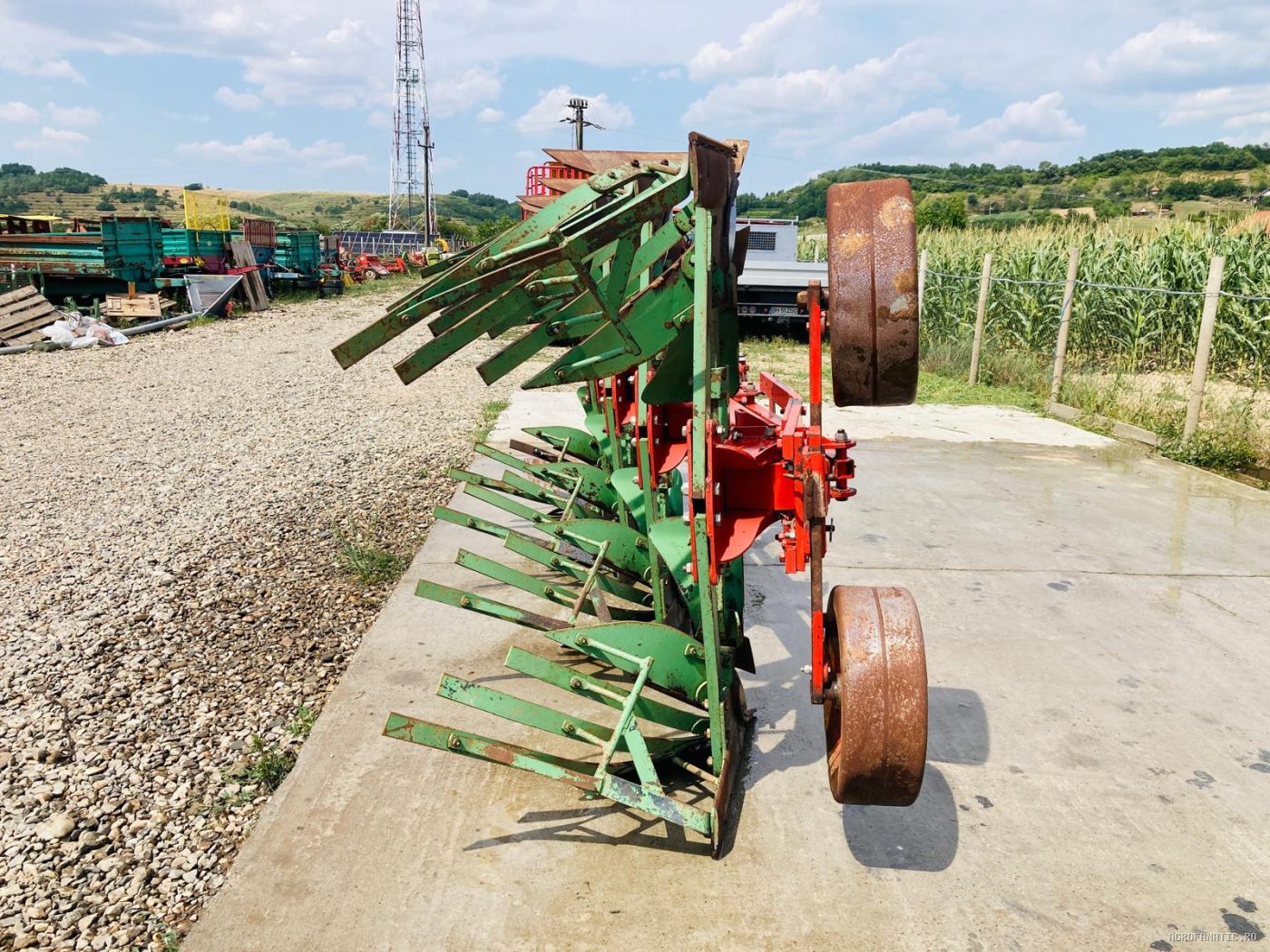 Plug reversibil hidraulic cu 2 furtune, 4 cormane tip platbanda Screiber — utilaj agricol de vanzare