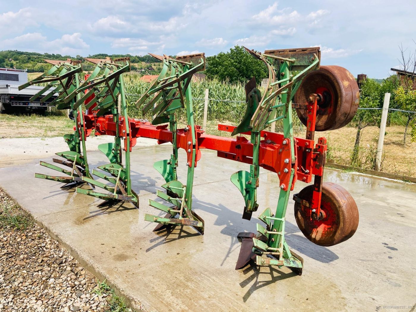 Plug reversibil hidraulic cu 2 furtune, 4 cormane tip platbanda Screiber — utilaj agricol de vanzare