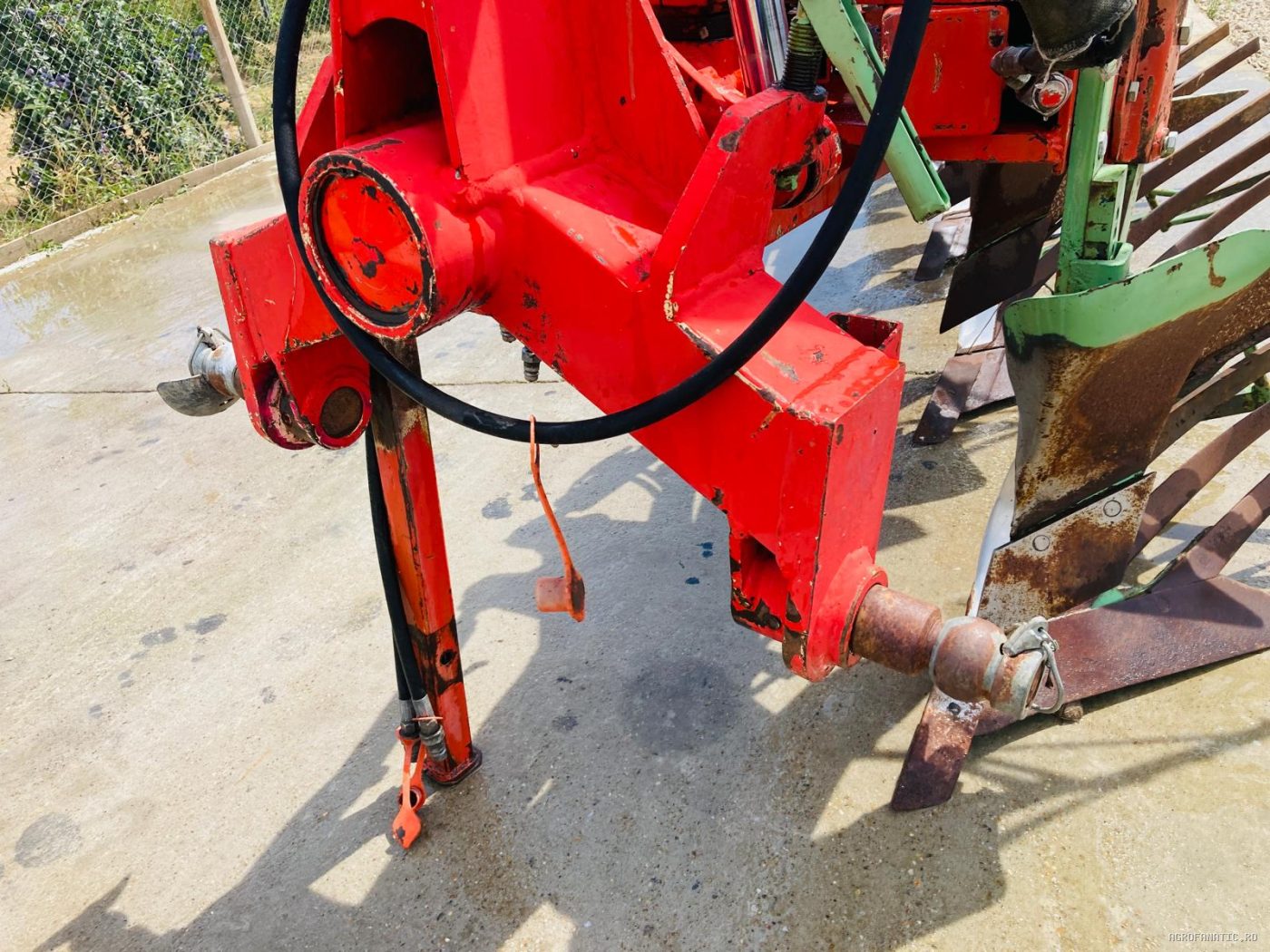 Plug reversibil hidraulic cu 2 furtune, 4 cormane tip platbanda Screiber — utilaj agricol de vanzare