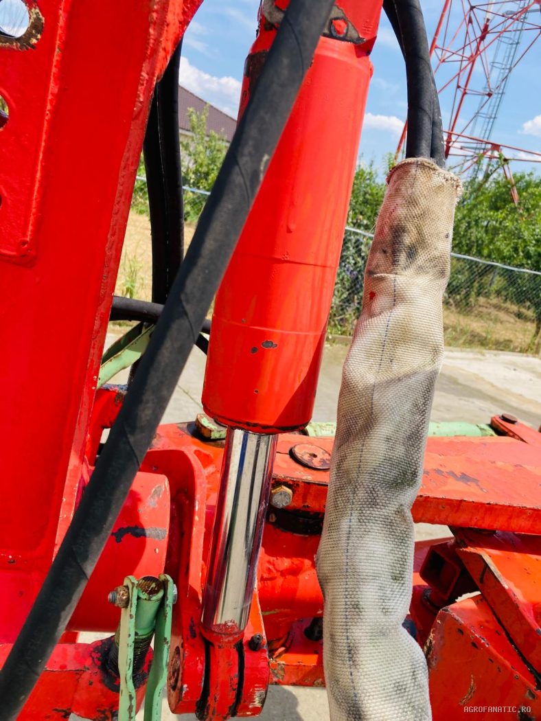Plug reversibil hidraulic cu 2 furtune, 4 cormane tip platbanda Screiber — utilaj agricol de vanzare
