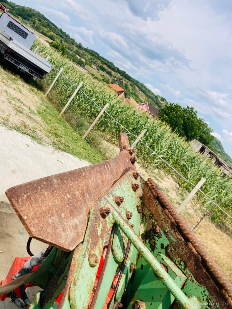 Plug reversibil hidraulic cu 2 furtune, 4 cormane tip platbanda Screiber — utilaj agricol de vanzare