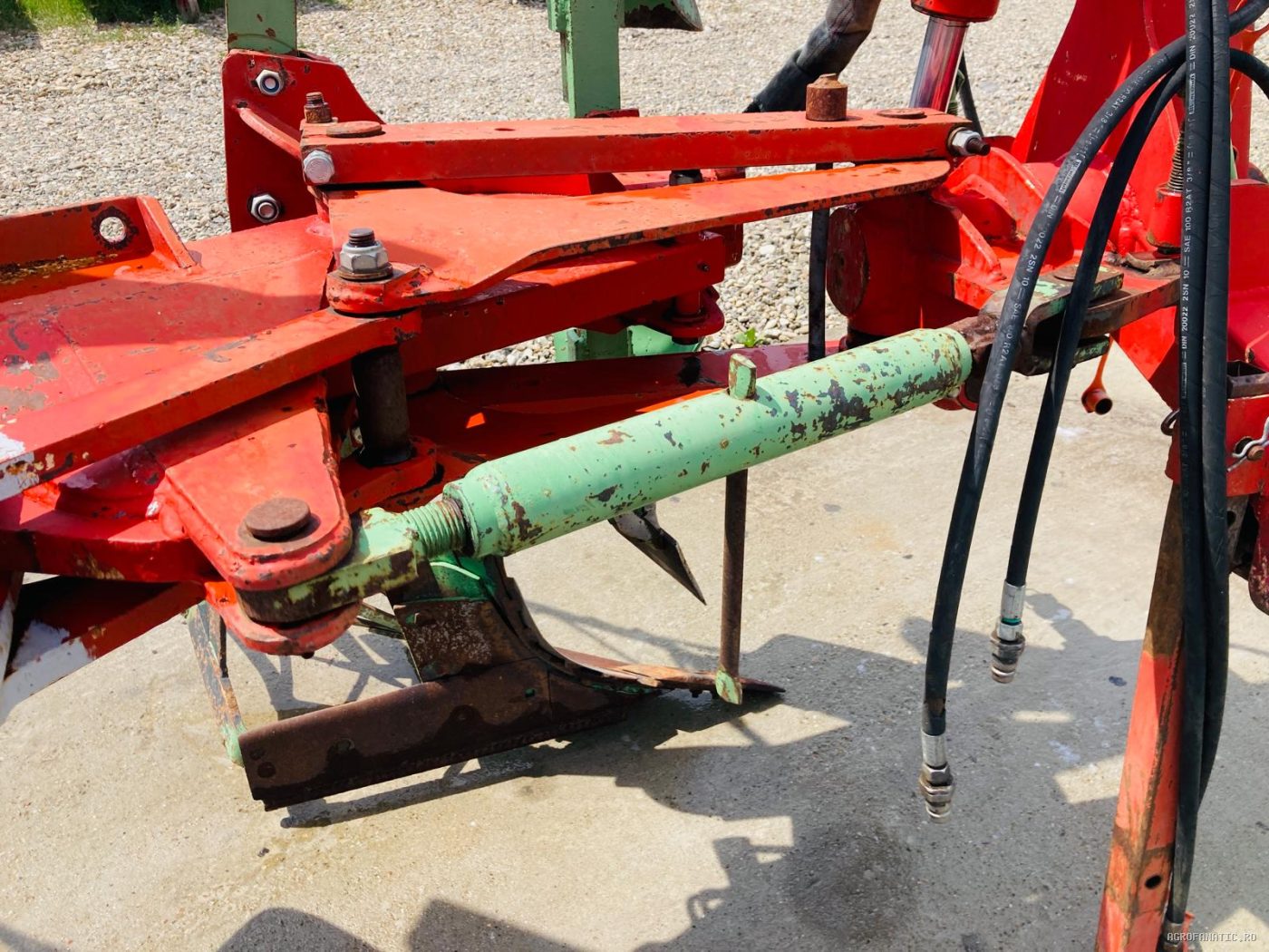 Plug reversibil hidraulic cu 2 furtune, 4 cormane tip platbanda Screiber — utilaj agricol de vanzare