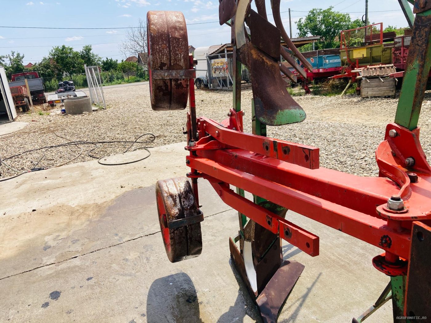 Plug reversibil hidraulic cu 2 furtune, 4 cormane tip platbanda Screiber — utilaj agricol de vanzare