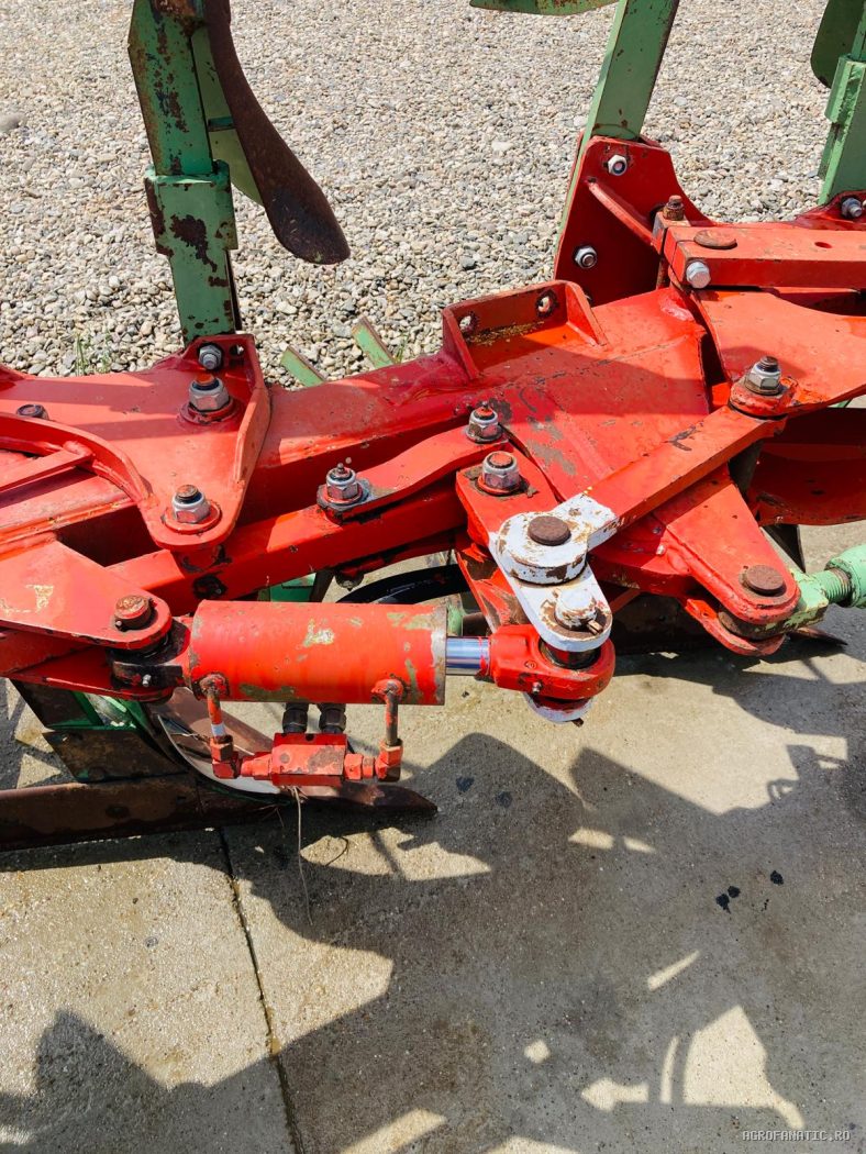 Plug reversibil hidraulic cu 2 furtune, 4 cormane tip platbanda Screiber — utilaj agricol de vanzare