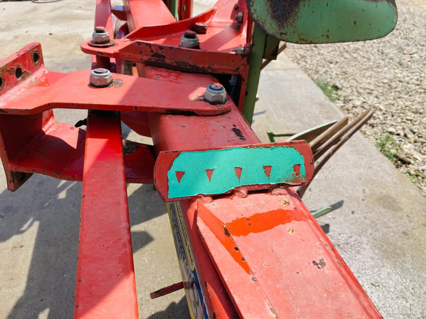 Plug reversibil hidraulic cu 2 furtune, 4 cormane tip platbanda Screiber — utilaj agricol de vanzare
