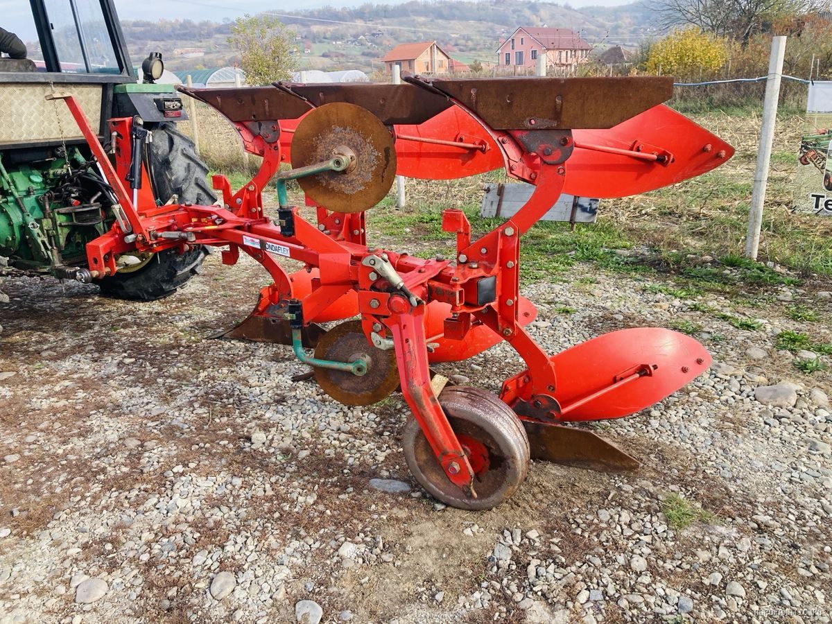 Plug reversibil hidraulic cu 3 trupite, capuri, brazdare Kvernelands — utilaj agricol de vanzare la AgroFanatic Bihor