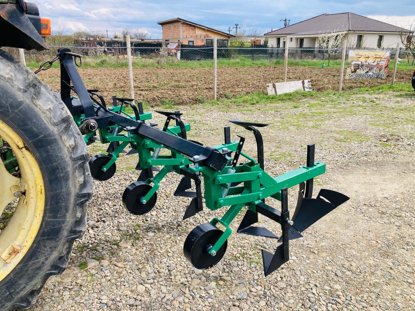Prasietor porumb cu 3 sectii Ekiw Polonia, utilaj nou — utilaj agricol de vanzare