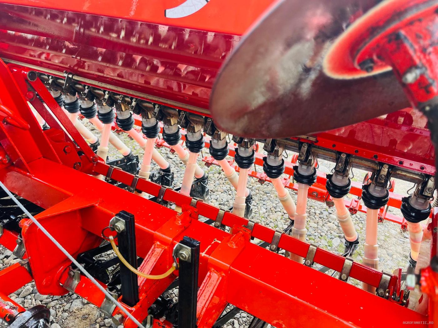 Semanatoare de paioase, grau, lucerna Reform 100 2.5 m — utilaj agricol de vanzare
