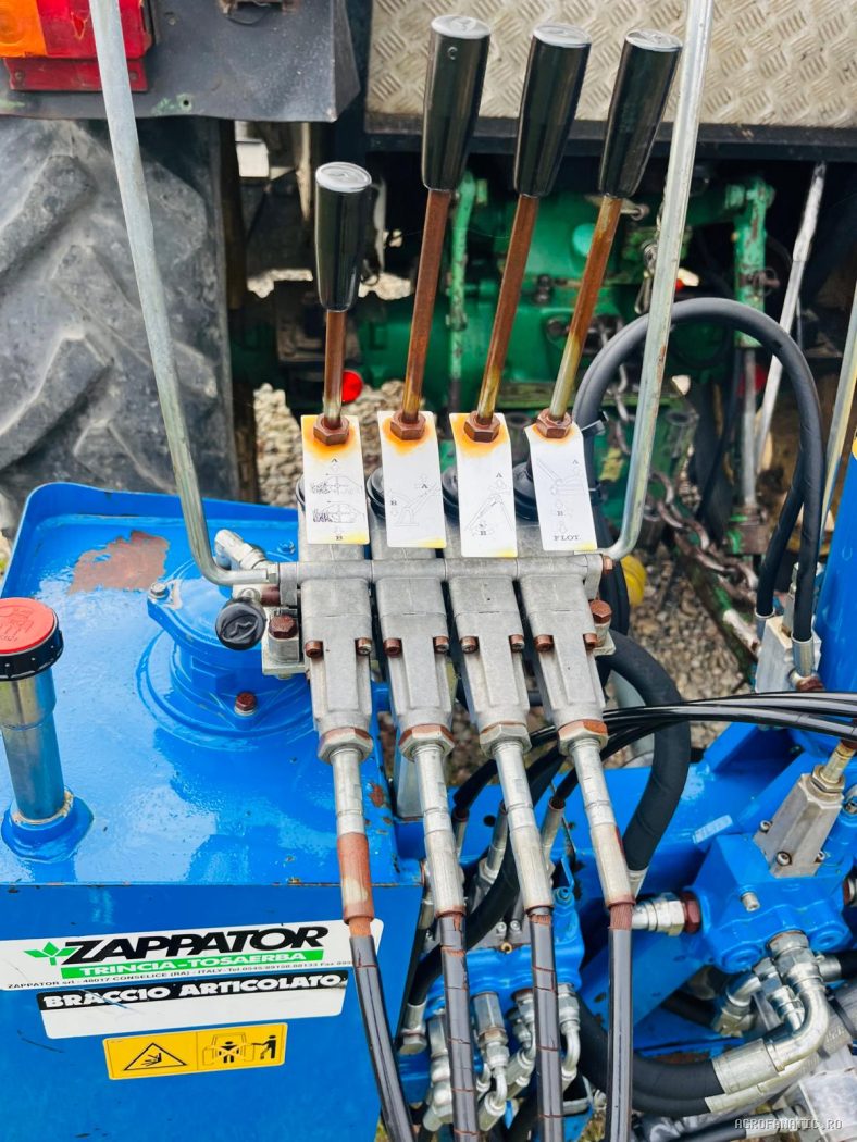 Tocator de resturi vegetale Zappator cu brat hidraulic — utilaj agricol de vanzare