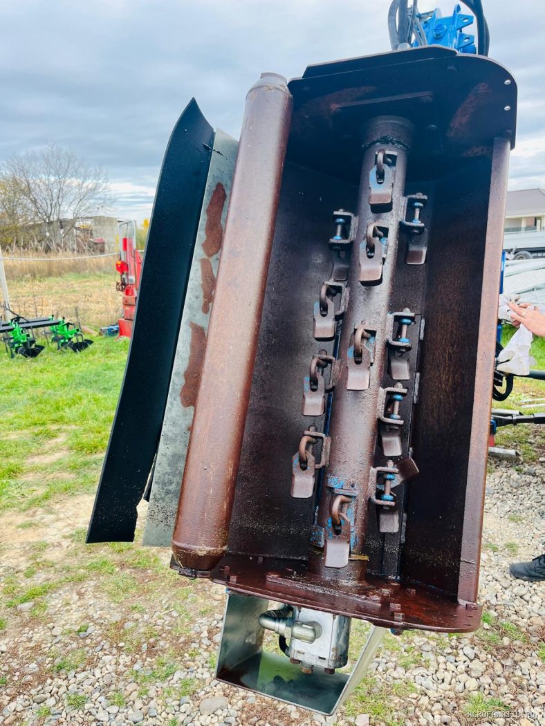 Tocator de resturi vegetale Zappator cu brat hidraulic — utilaj agricol de vanzare